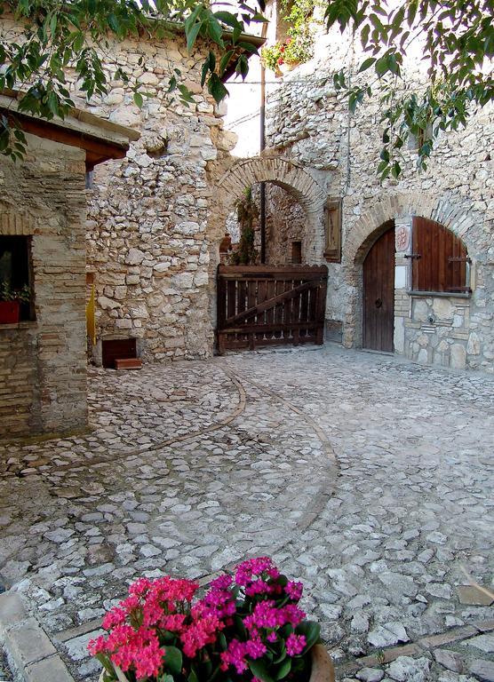 Relais Borgo Lizori Country House Campello sul Clitunno Dış mekan fotoğraf